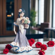 Lladro “Flor Maria” Figurine – Ref. 01005490 – Retired 2023 – 9¾" – Spanish Gypsy Girl