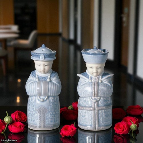 Lladro Salt & Pepper Shakers Blue Porcelain – Retired 2011 – Collectible Spain Figurine 01008192