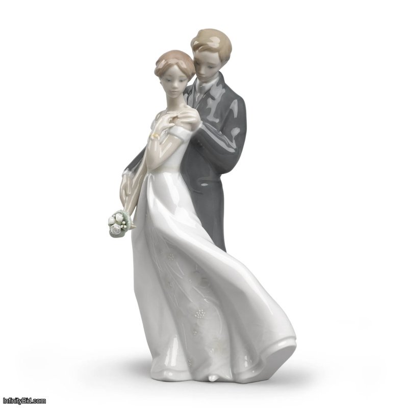 Lladro Everlasting Love Couple Figurine SKU: 01008274