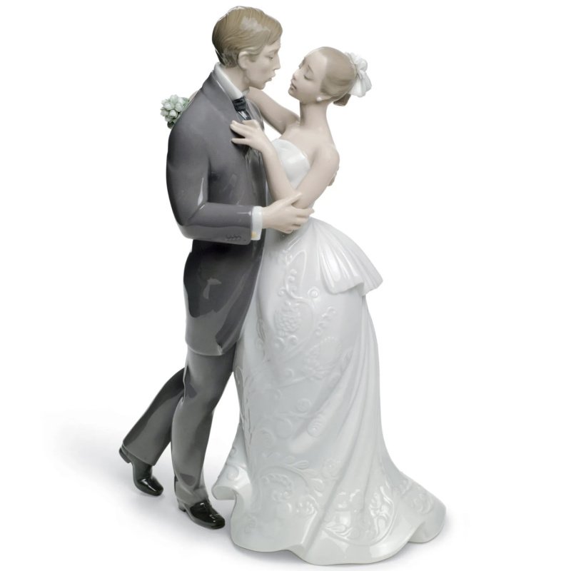 Lladro Lovers' Waltz Couple Figurine SKU: 01008509