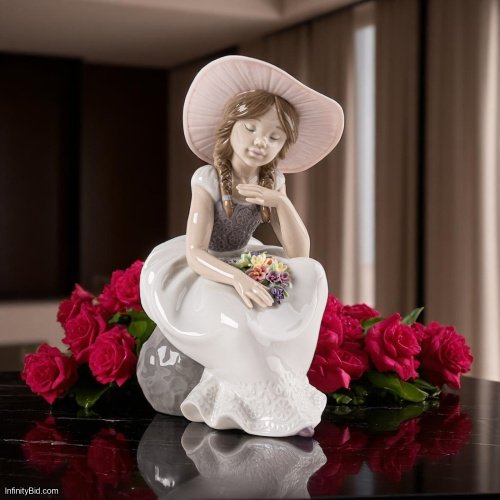 Lladró “Spring Has Come” Girl with Hat and Flowers Figurine – 01009749