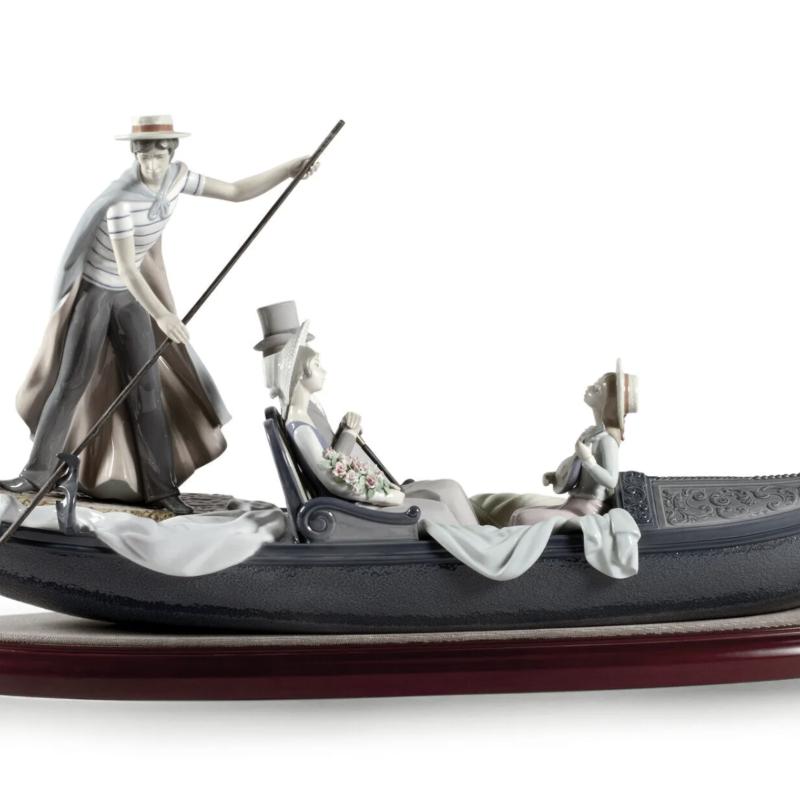 Lladro In The Gondola Couple Sculpture Numbered Edition 01001350