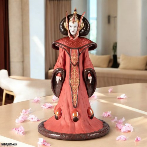 Lladro Queen Amidala™ in the Throne Room – Limited Edition Porcelain Sculpture | Star Wars Collectible SKU: 01009413