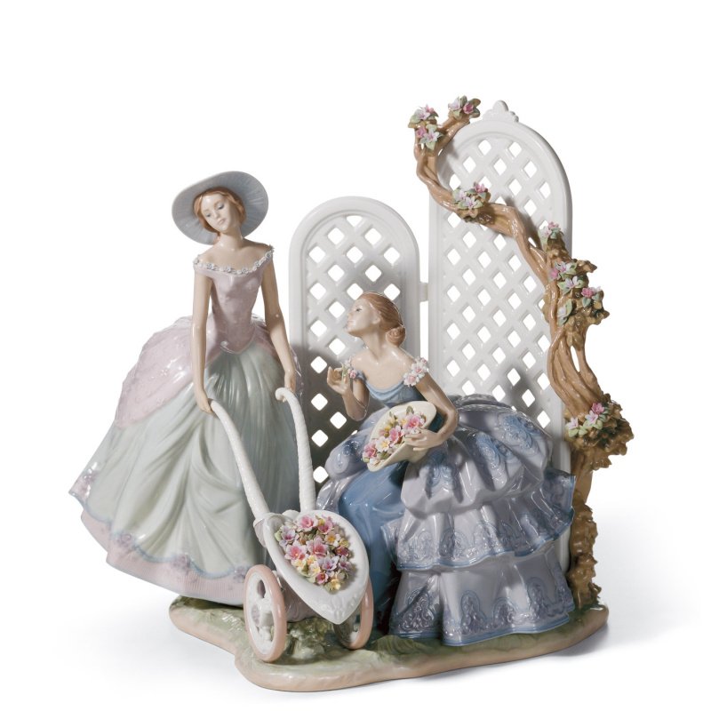 Lladro "Garden of Romance" Fine Porcelain Sculpture SKU: 01001880