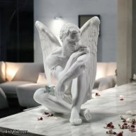 Lladro Protective Angel Figurine SKU: 01008539