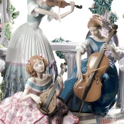 Summertime Symphony Women Sculpture. Limited Edition 01001974 Lladro