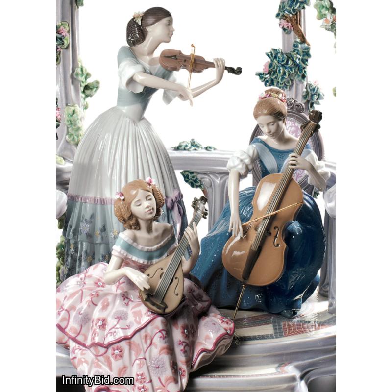 Summertime Symphony Women Sculpture. Limited Edition 01001974 Lladro