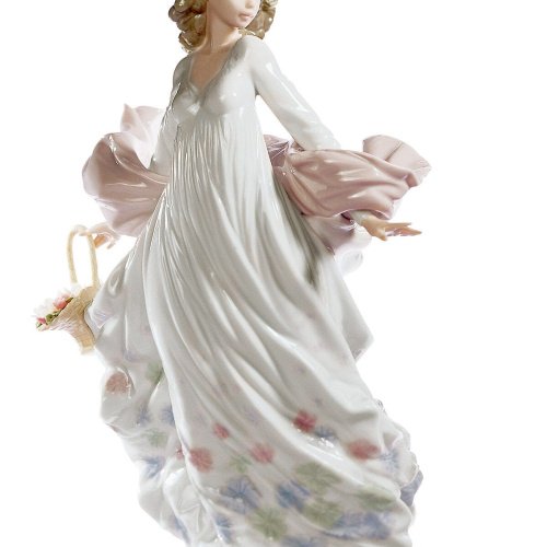 Lladro Spring Splendor Woman Figurine SKU: 01005898