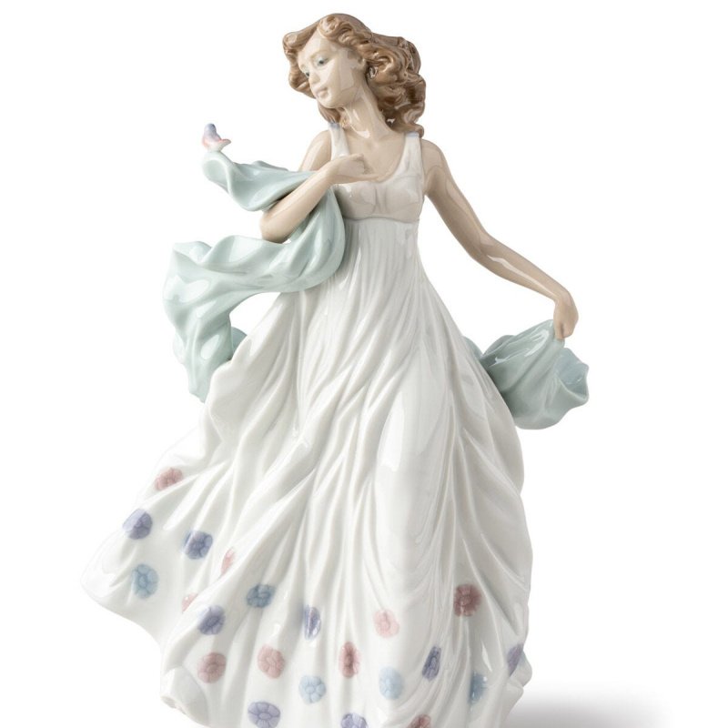 Lladro Summer Serenade Woman Figurine SKU: 01006193