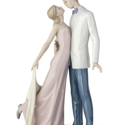 Lladro Happy Anniversary Couple Figurine SKU: 01006475