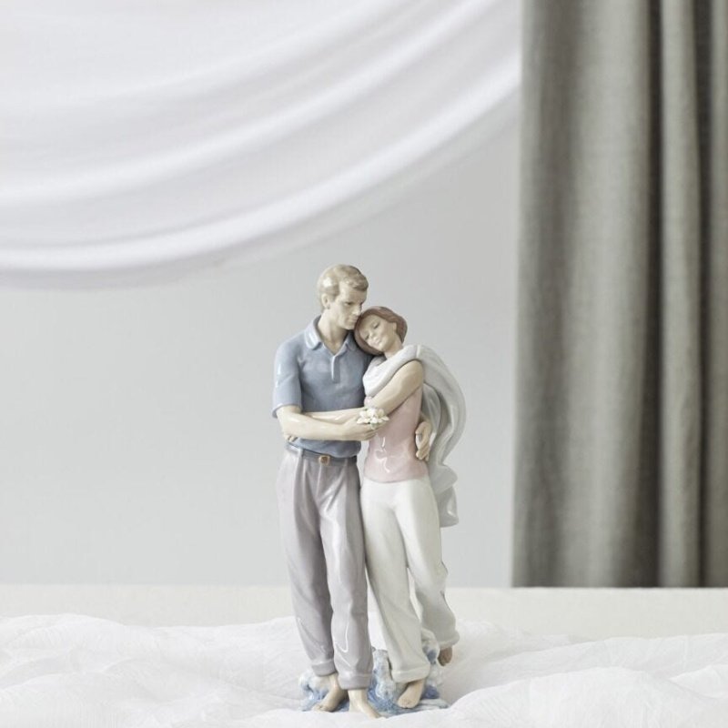 Lladro You're Everything to Me Couple Figurine SKU: 01006842