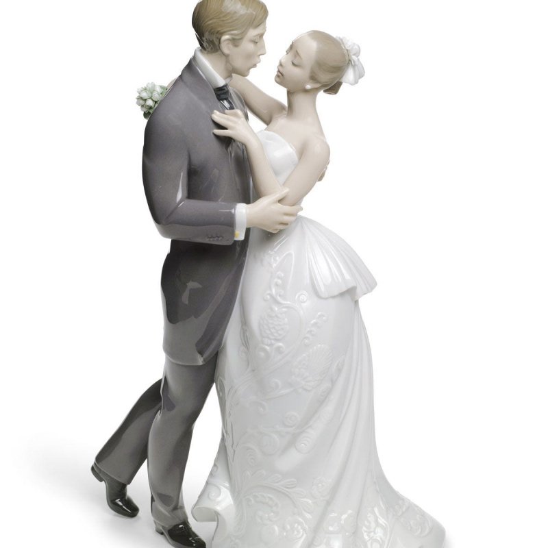 Lladro Lovers' Waltz Couple Figurine SKU: 01008509