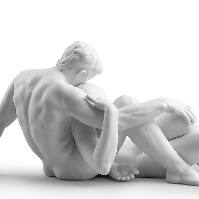 Lladro An everlasting moment Couple Sculpture SKU: 01009284