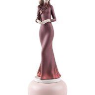 Lladro Haute Allure Timeless style Sculpture. Limited Edition SKU: 01009698