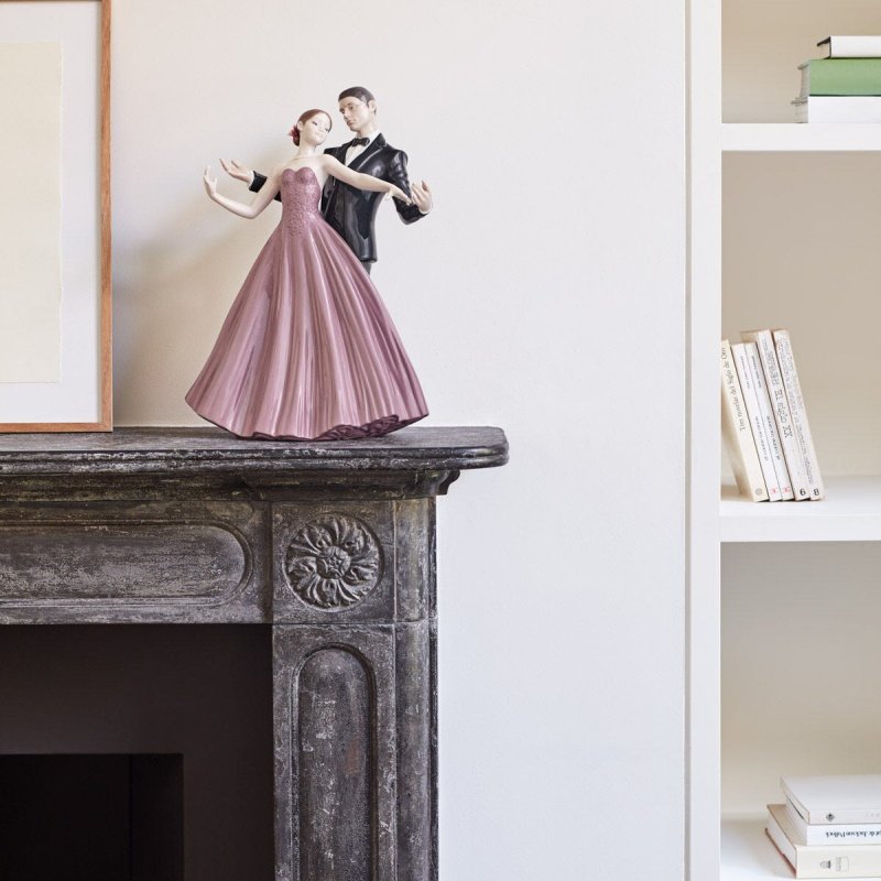 Lladro Anniversary waltz Sculpture SKU: 01009709
