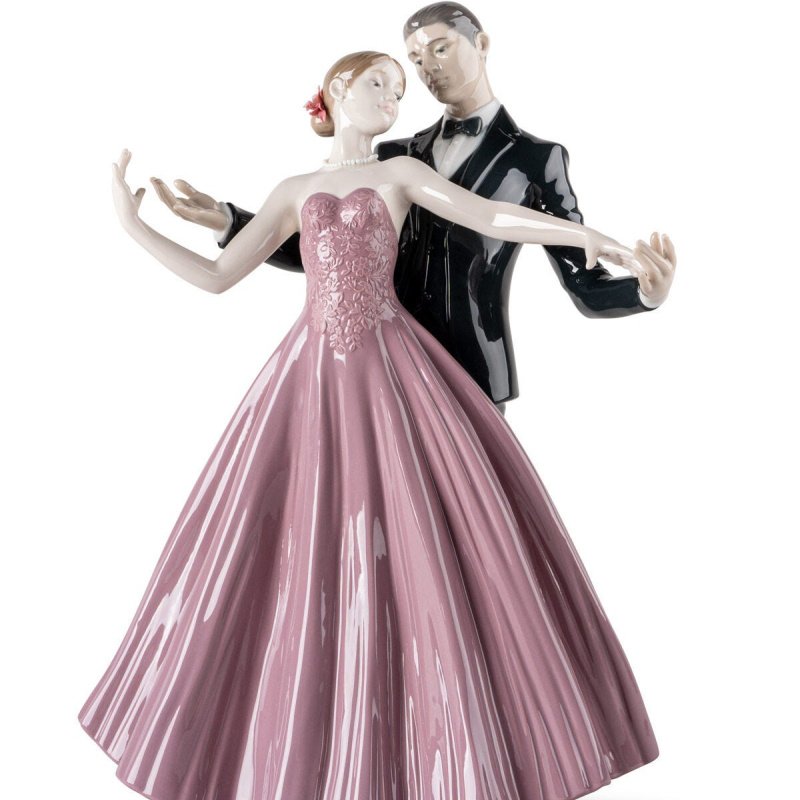 Lladro Anniversary waltz Sculpture SKU: 01009709