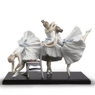 Lladro Backstage Ballet Figurine. Limited Edition SKU: 01008476