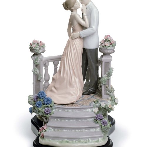 Lladro Moonlight Love Couple Figurine Limited Edition SKU: 01007695