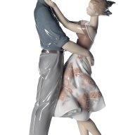 Lladro Happy Encounter Couple Figurine SKU: 01008330
