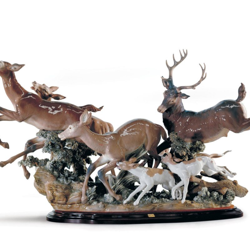 Lladró “Pursued Deer” Sculpture – High Porcelain Limited Edition by Salvador Furió | SKU 01001377