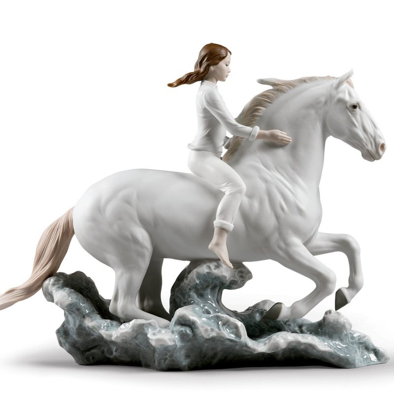 Lladró “Riding Her Horse on the Seashore” Figurine – Matte Porcelain Sculpture by Ernest Massuet | SKU 01009371