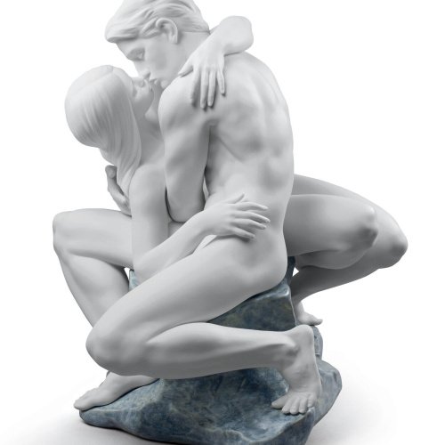 Lladro Passionate Kiss Couple Sculpture SKU: 01008727