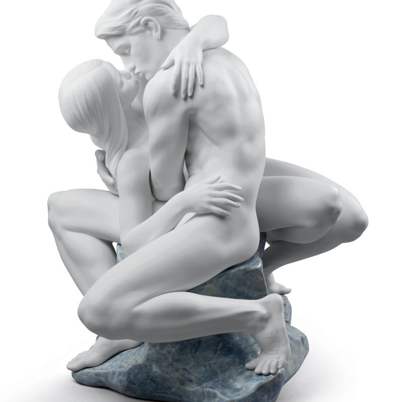 Lladro Passionate Kiss Couple Sculpture SKU: 01008727