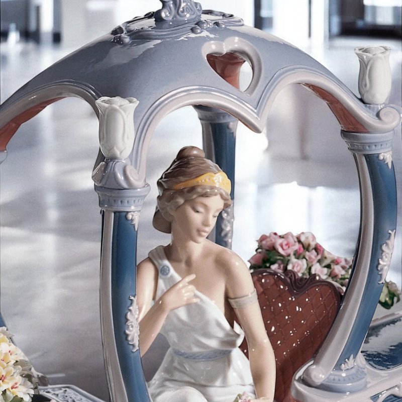 Lladro Gondola of Love Goddess Sculpture SKU: 01001870