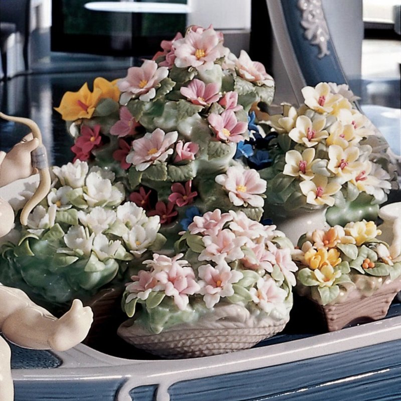 Lladro Gondola of Love Goddess Sculpture SKU: 01001870