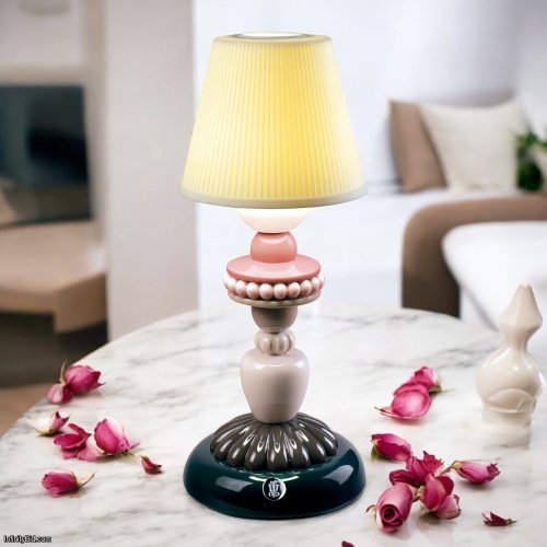 Lladro Sunflower Firefly Table Lamp – Black SKU: 01023922