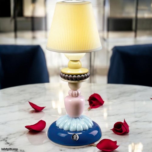 Lladro Sunflower Firefly Lamp in Blue – A Captivating Blend of Art and Illumination SKU: 01023920