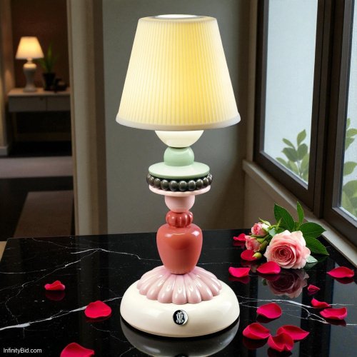 Lladró Firefly Wireless Table Lamp – Nature-Inspired Elegance SKU: 01023921