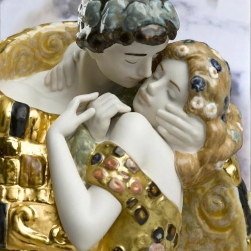Lladro “The Kiss” Couple Sculpture – Golden Luster SKU: 01008667