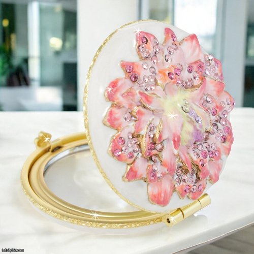 Jay Strongwater Morgan Dahlia Compact – A Masterpiece of Elegance and Nature’s Beauty!  SKU: SCB8091-256